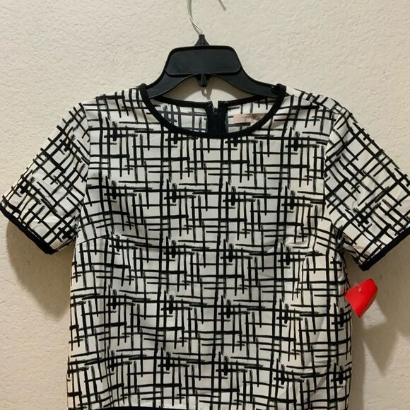 ⭐️FOREVER 21 White and Black Top size small T1 - Picture 3 of 10